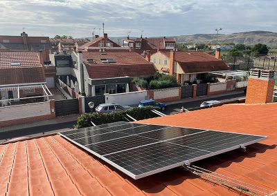 Instalación fotovoltaica de autoconsumo de 2.75 kW con acumulación en Velilla de San Antonio Madrid
